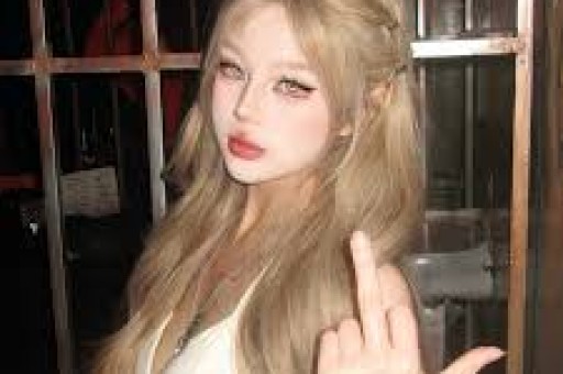 原来她早已结婚丈夫是国家一级演员如今定居上海被家人宠成宝