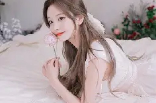 杨紫7月7日外网活动引发争议！网友批评其敏感度不足迪丽热巴受牵连